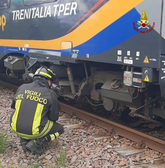 Reggio Emilia Un vagone finisce fuori dal binario, paura alla stazione